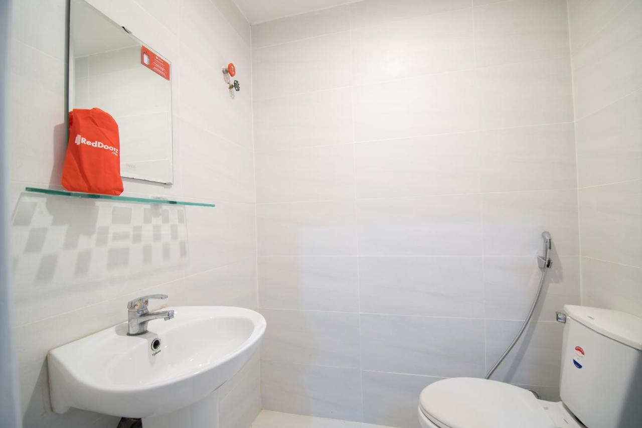 Reddoorz Plus Near Tan Dinh Market Хошимин Экстерьер фото